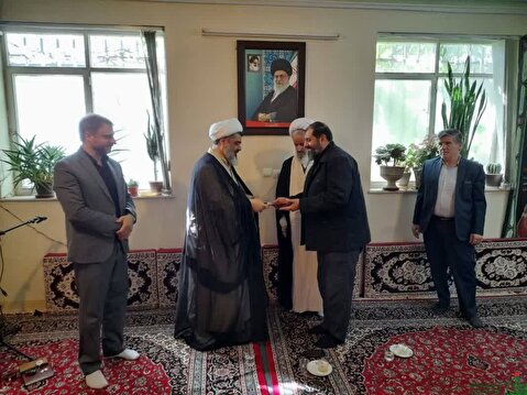 برگزاری جلسه با هیات امناء و اعضاء ستاد توسعه وبازسازی عتبات عالیات شهرستان صالح آباد