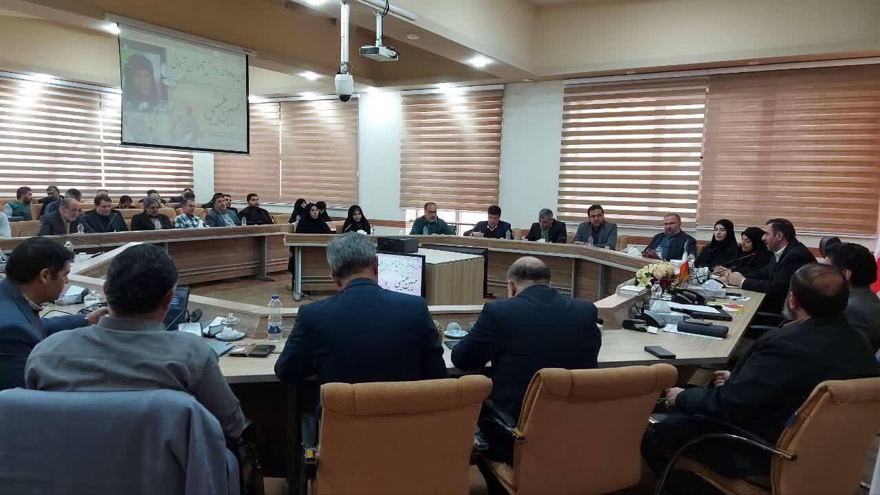 نشست ریس ستاد عتبات عالیات استان با مدیر کل آموزش و پرورش