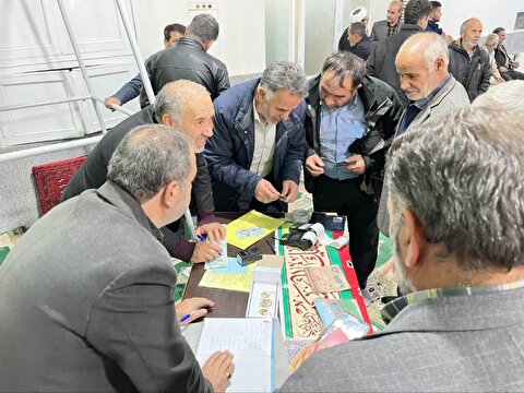 مشارکت مردم قادرخلج رزن در پویش کاشی جشن میلاد حضرت زهرا(س)